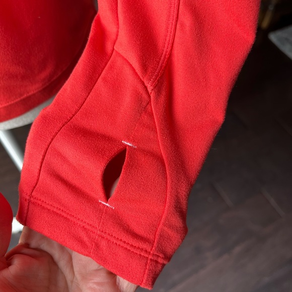 Woman’s ASICS long sleeve 1/4 zip pullover - Picture 2 of 8